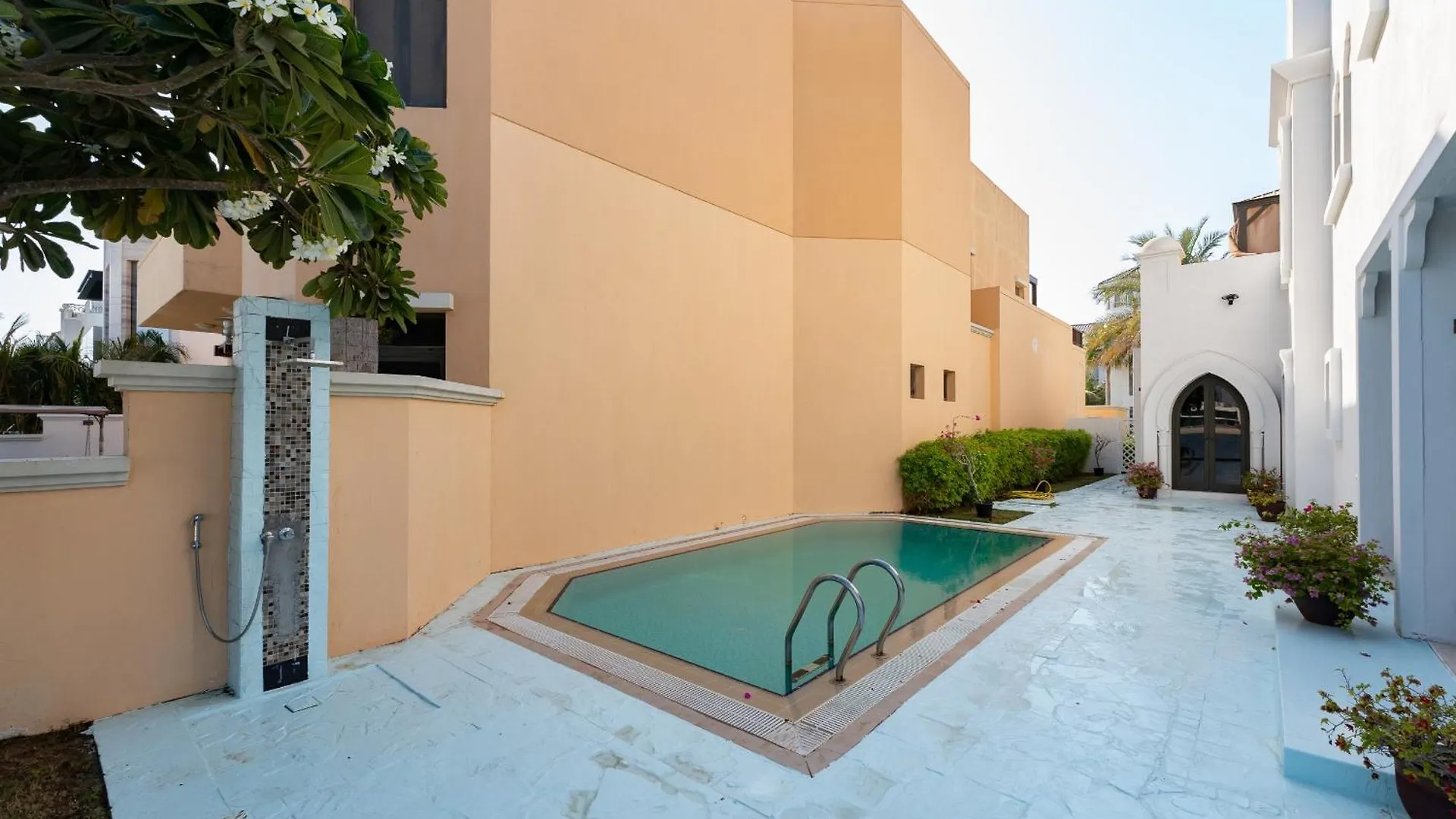 Villa Frond M, Beachfront Villa, Palm Jumeirah - Mint Stay Dubai