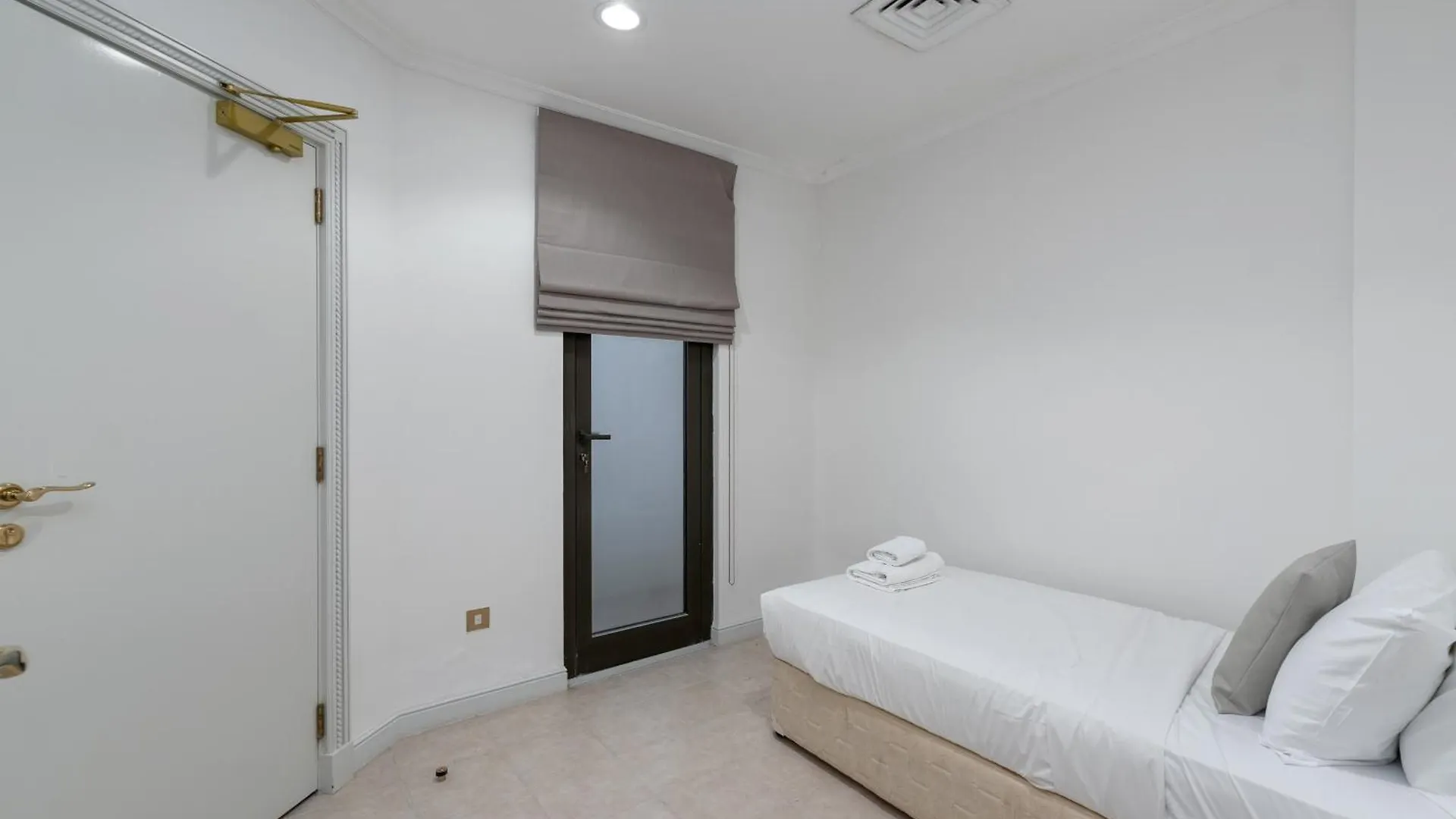 Villa Frond M, Beachfront Villa, Palm Jumeirah - Mint Stay Dubai United Arab Emirates