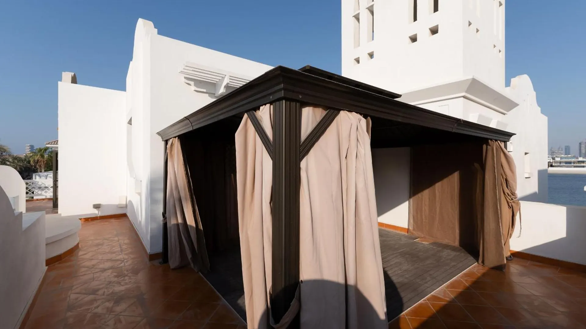 Villa Frond M, Beachfront Villa, Palm Jumeirah - Mint Stay Dubai