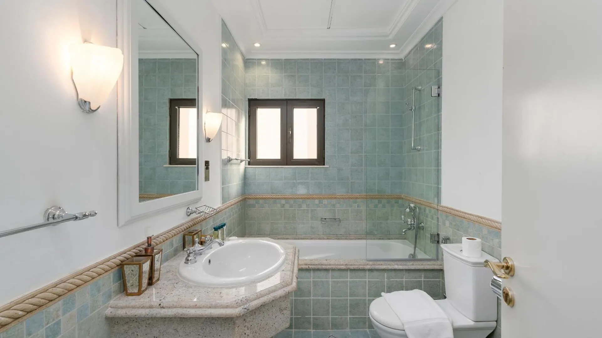 Villa Frond M, Beachfront Villa, Palm Jumeirah - Mint Stay Dubai
