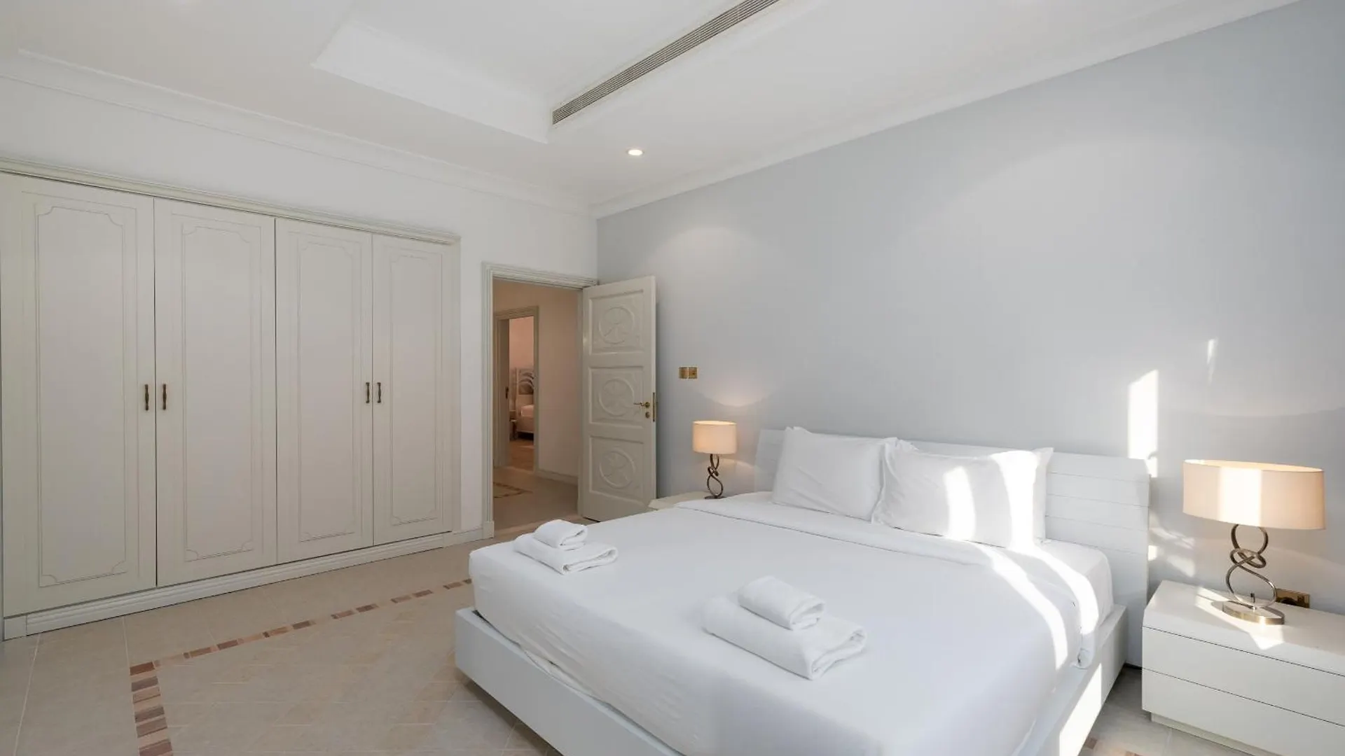 Villa Frond M, Beachfront Villa, Palm Jumeirah - Mint Stay Dubai United Arab Emirates