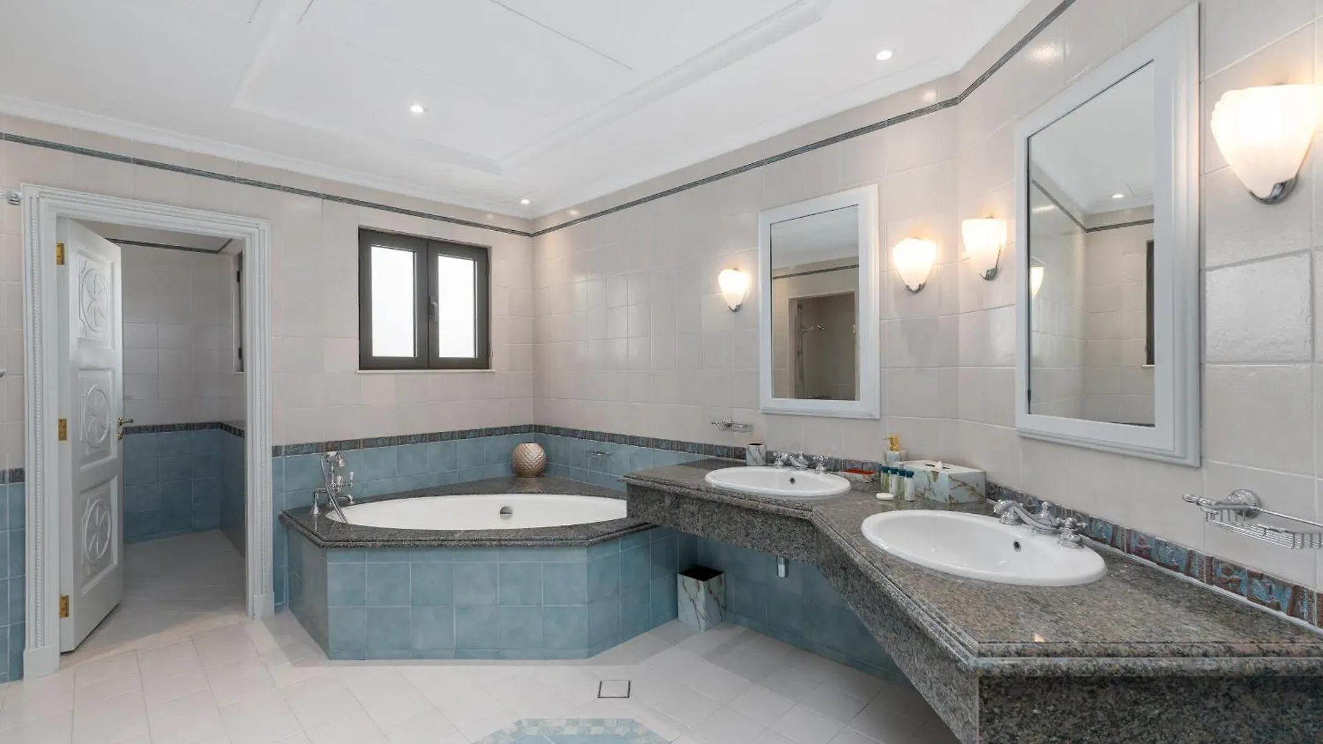 Frond M, Beachfront Villa, Palm Jumeirah - Mint Stay Dubai