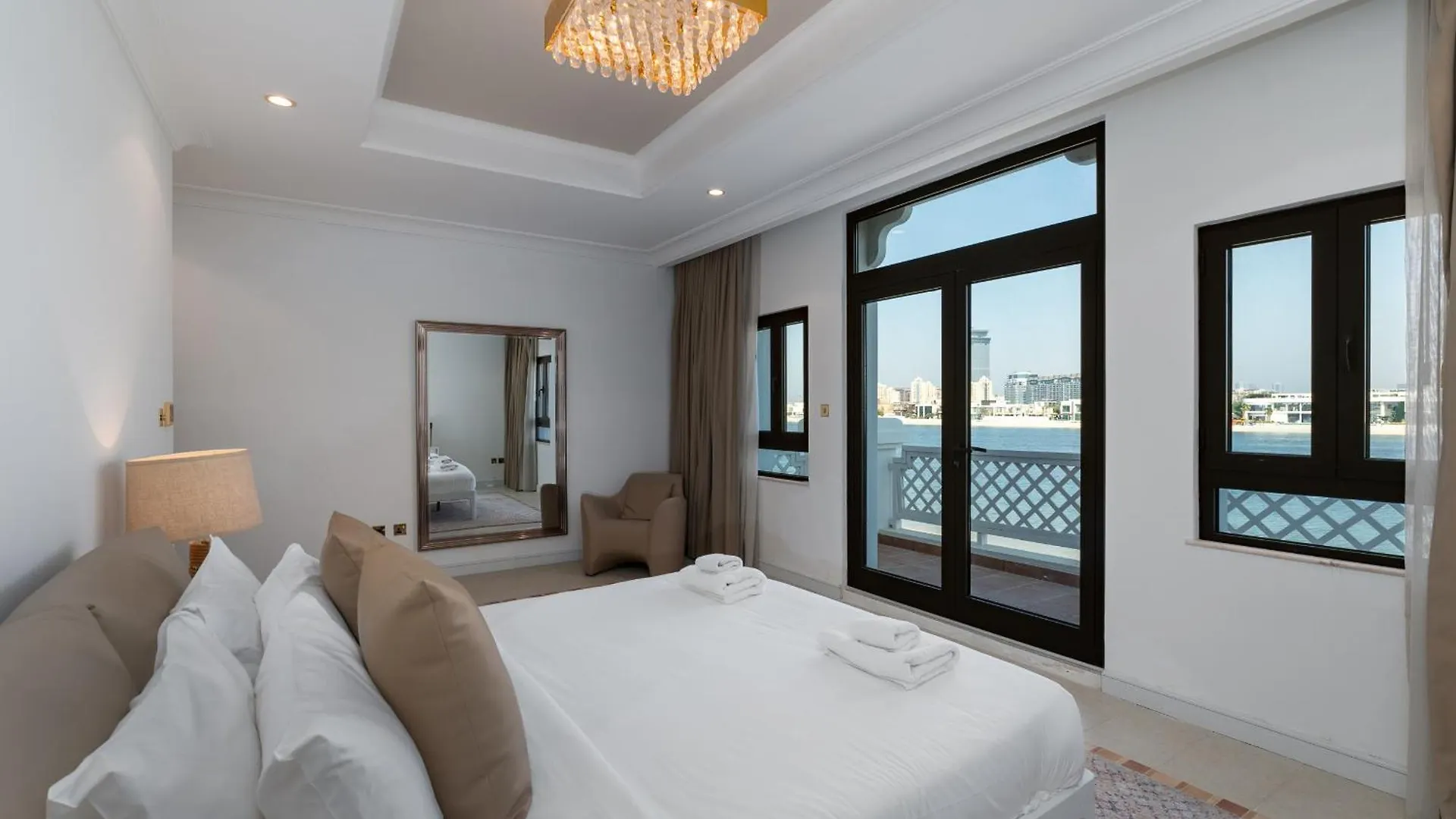 Frond M, Beachfront Villa, Palm Jumeirah - Mint Stay Dubai Villa