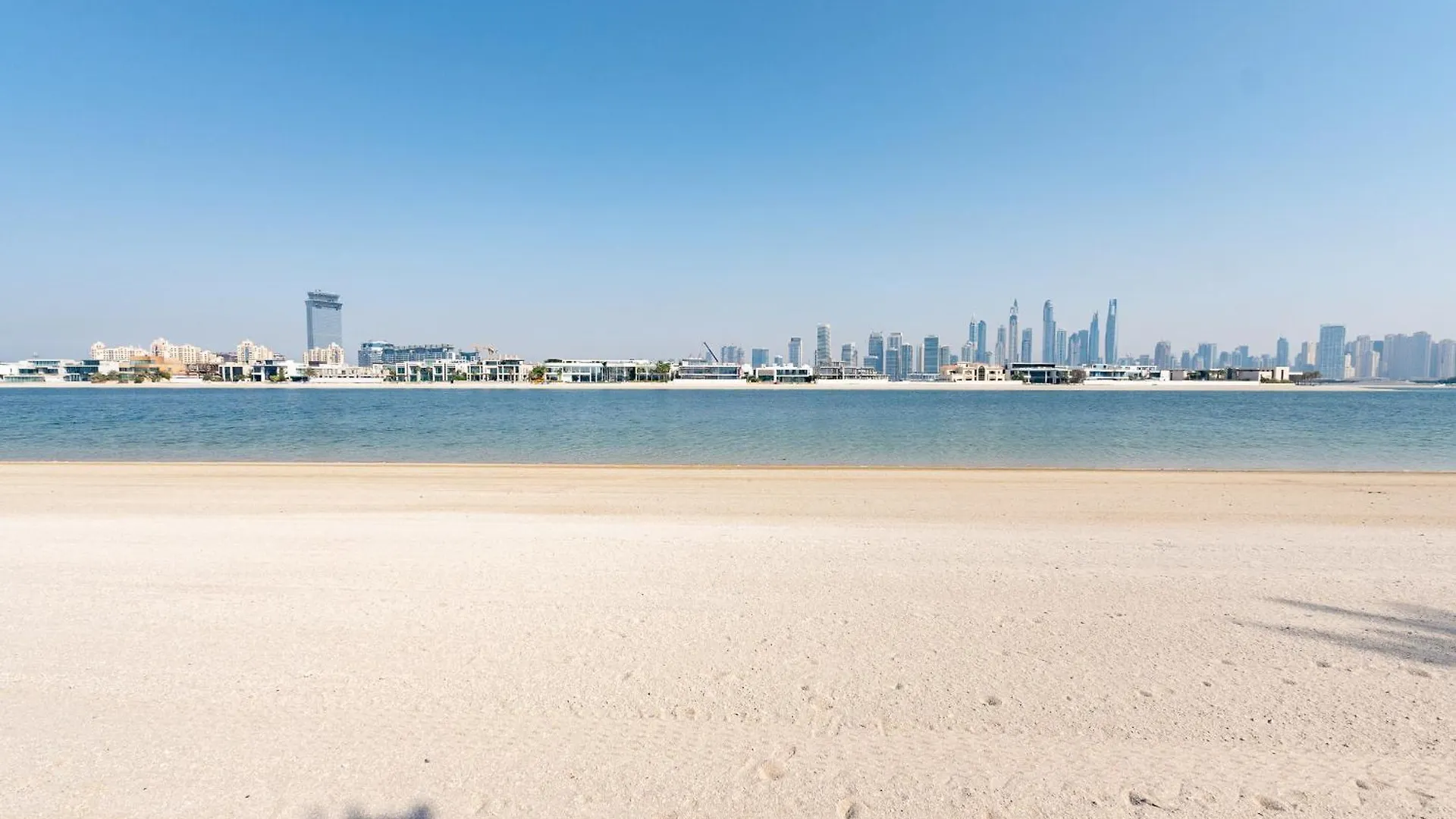 Frond M, Beachfront Villa, Palm Jumeirah - Mint Stay Dubai Villa