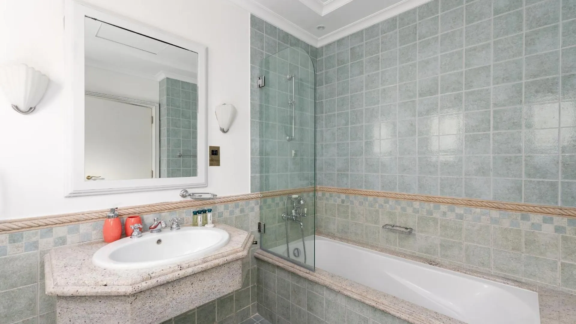 Frond M, Beachfront Villa, Palm Jumeirah - Mint Stay Dubai United Arab Emirates