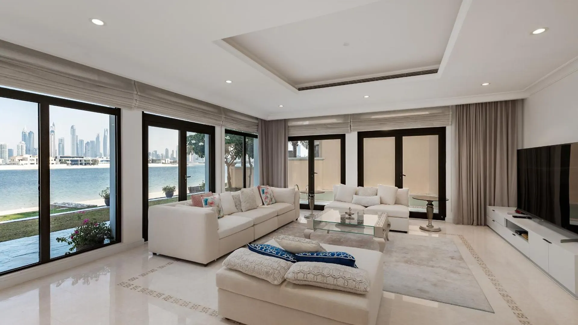 Frond M, Beachfront Villa, Palm Jumeirah - Mint Stay Dubai 0*,