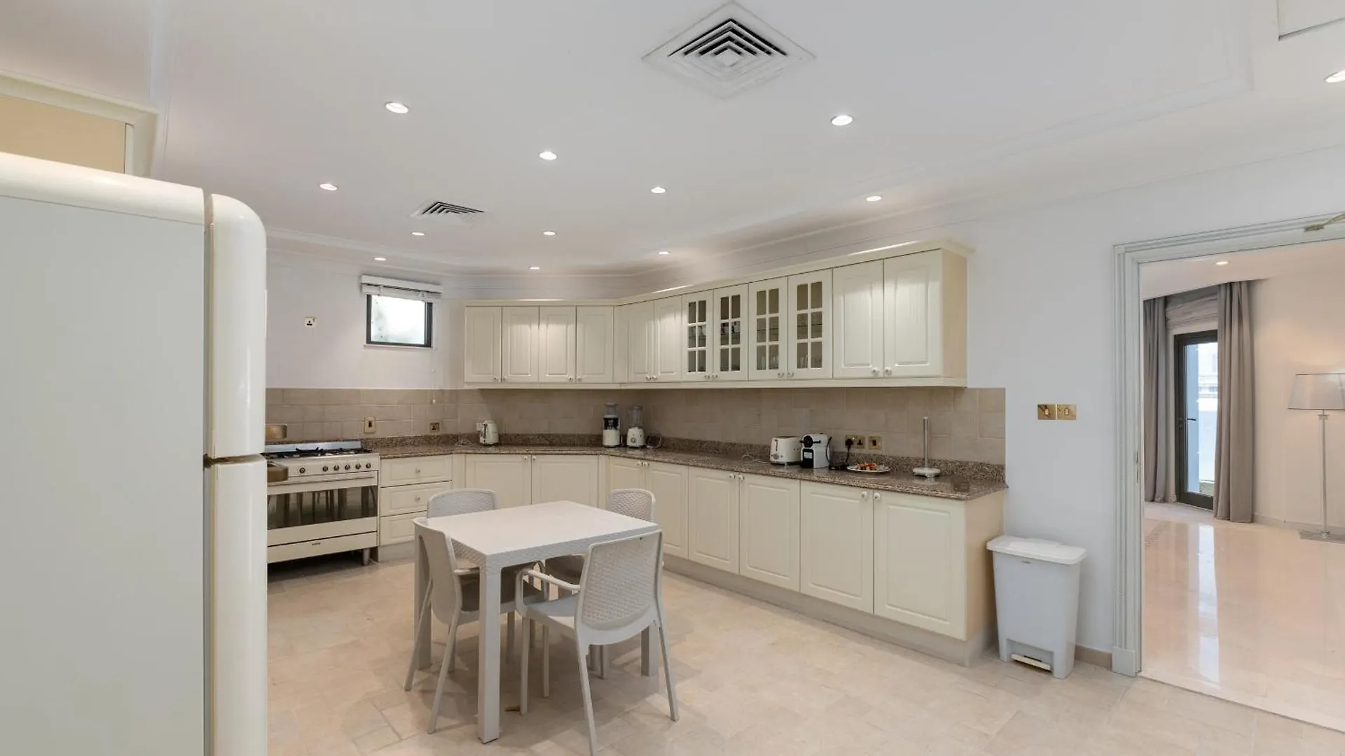 Frond M, Beachfront Villa, Palm Jumeirah - Mint Stay Dubai