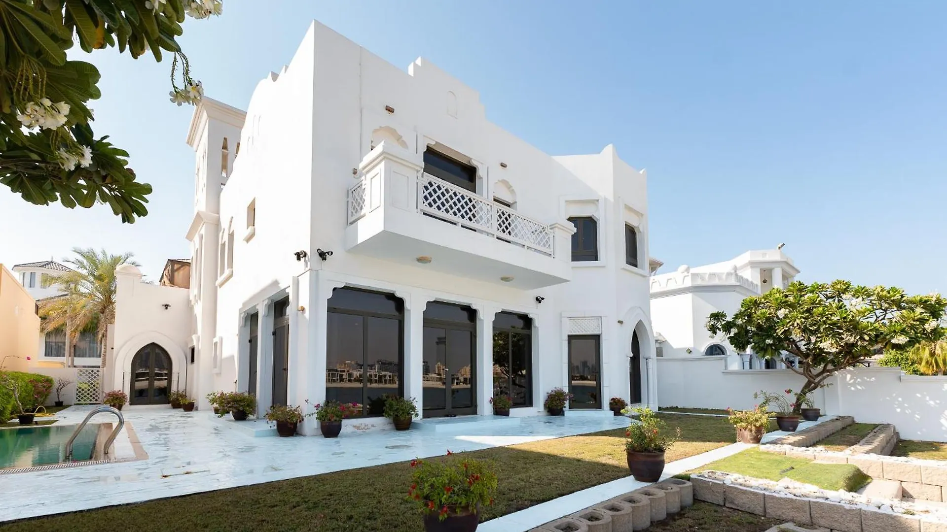 Frond M, Beachfront Villa, Palm Jumeirah - Mint Stay Dubai