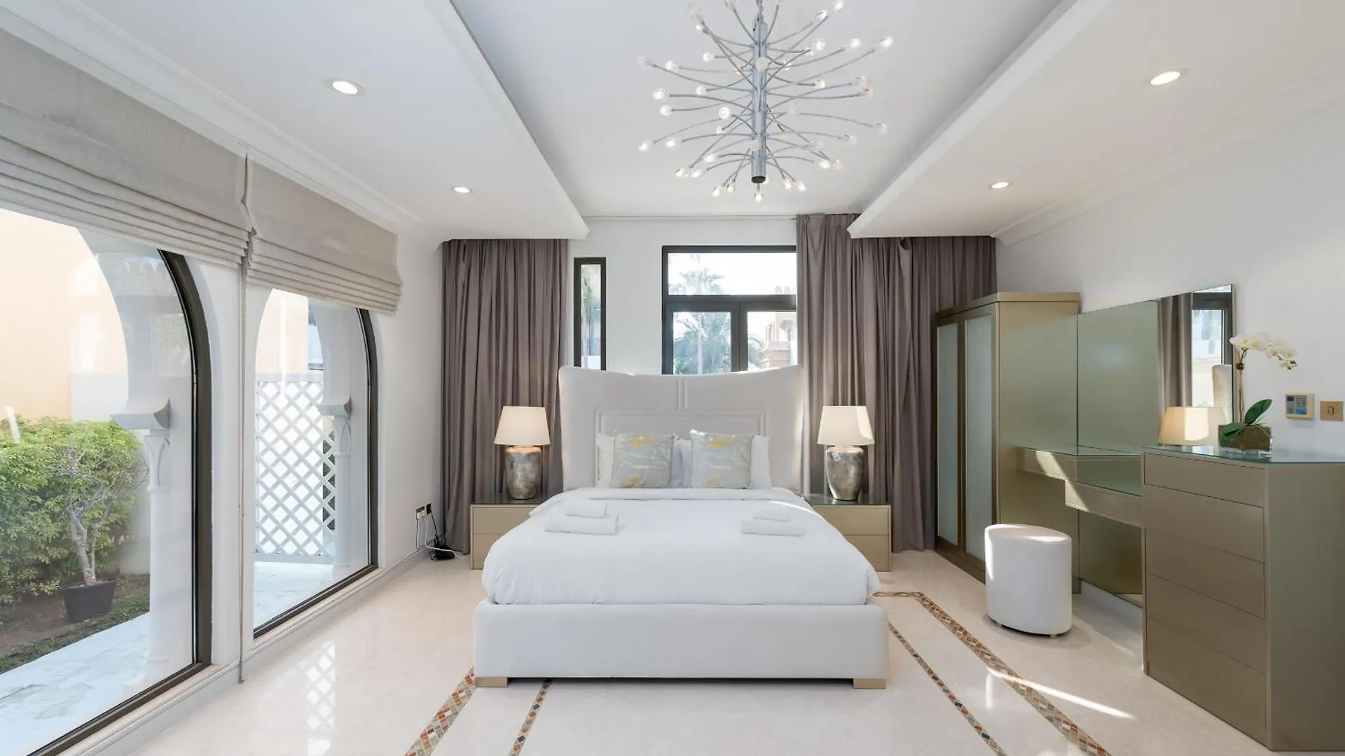 Frond M, Beachfront Villa, Palm Jumeirah - Mint Stay Dubai Villa