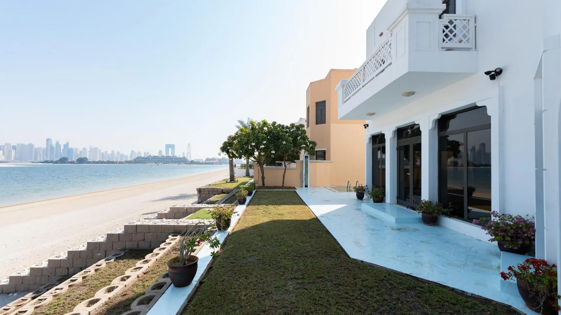 Frond M, Beachfront Villa, Palm Jumeirah - Mint Stay Dubai