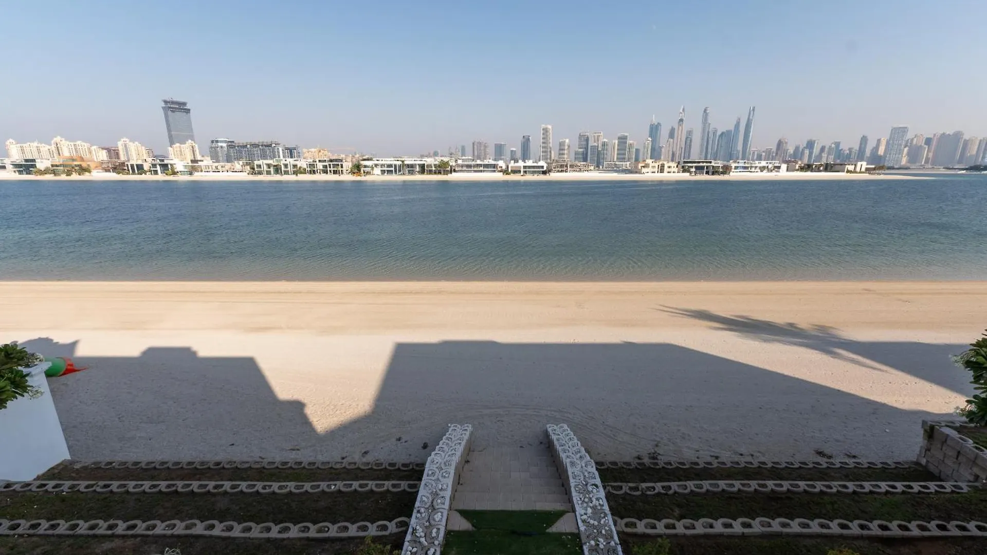 Frond M, Beachfront Villa, Palm Jumeirah - Mint Stay Dubai Villa