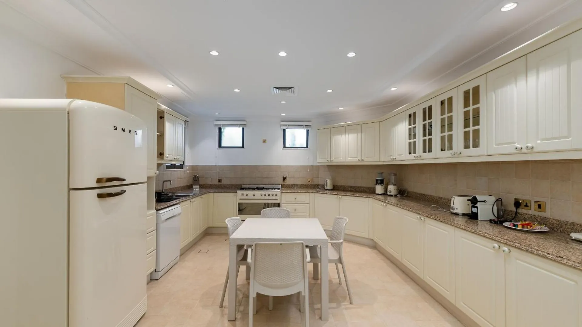 Frond M, Beachfront Villa, Palm Jumeirah - Mint Stay Dubai Villa