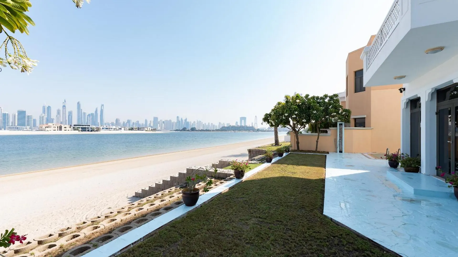 Frond M, Beachfront Villa, Palm Jumeirah - Mint Stay Dubaj