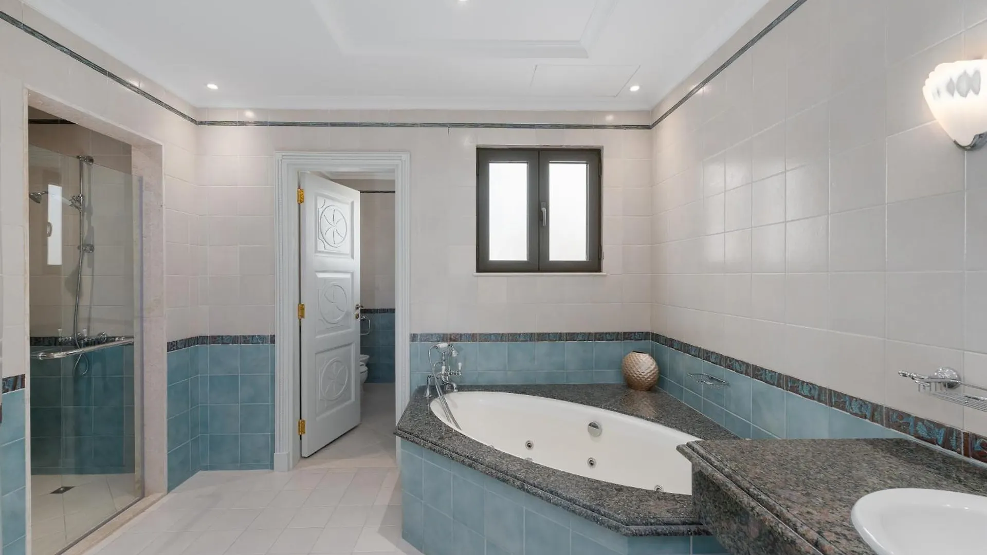 Frond M, Beachfront Villa, Palm Jumeirah - Mint Stay Dubaj
